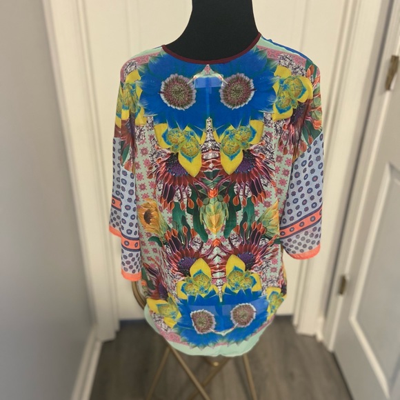 Spring pattern top - Picture 2 of 3